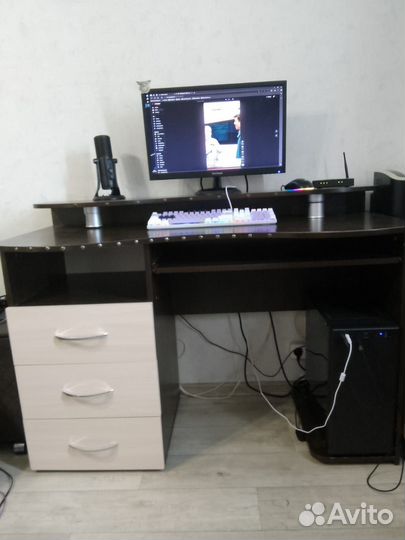 Компьютерный стол