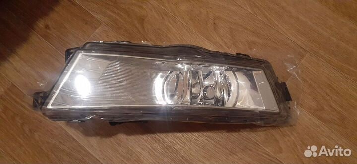 Фара противотуманная правая на Skoda Rapid