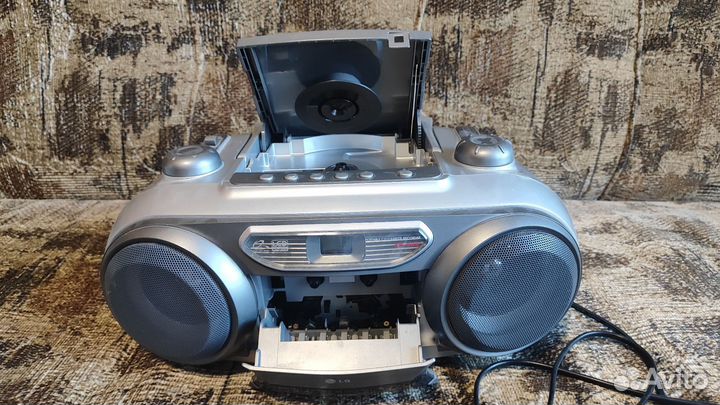 Магнитофон LG