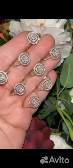 Кольцо с бриллиантом