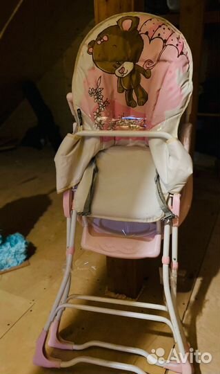 Стульчик для кормления и праздничная цифра