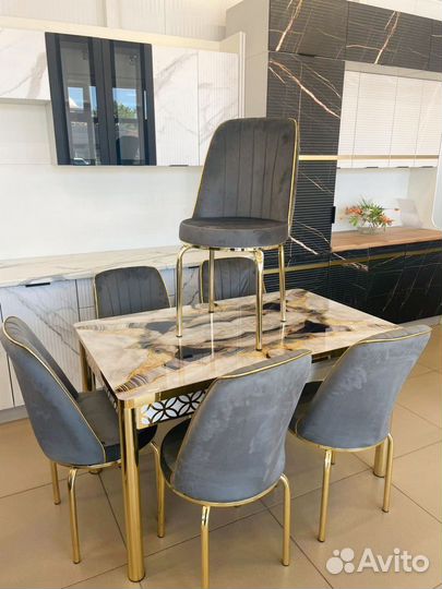 Раскладной стол и стулья