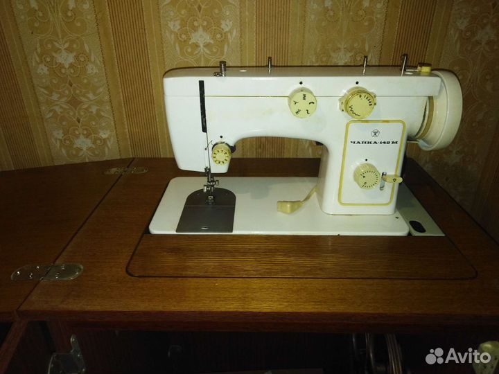 Швейная машина Чайка 142м