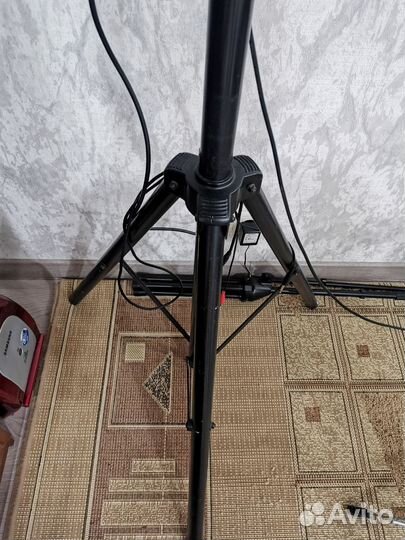 Активная колонка Behringer B115D (1 квт) + стойка