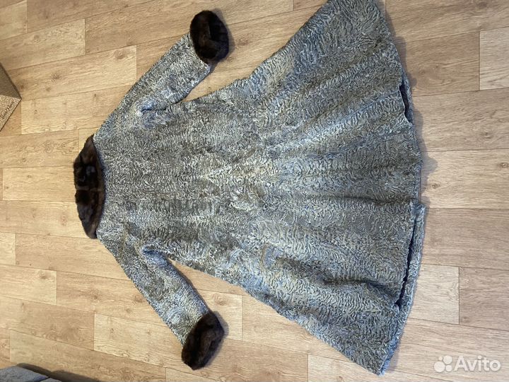 Шуба из каракульчи б/у 48 размер