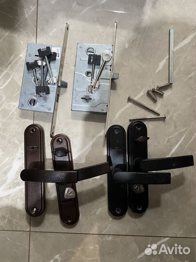 Замок дверной