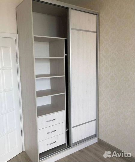 Шкаф