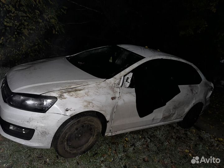 Volkswagen Polo 1.6 МТ, 2016, битый, 390 000 км