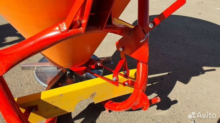 Навесной разбрасыватель