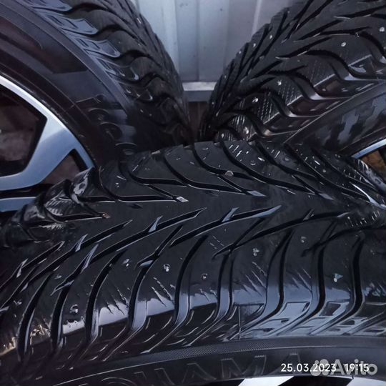 Yokohama IceGuard Stud IG65 215/65 R16