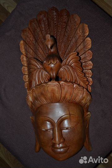 Маска женщины Феникс из дерева махогон