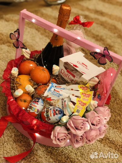 Букеты из конфет, торты, ягоды в шоколаде