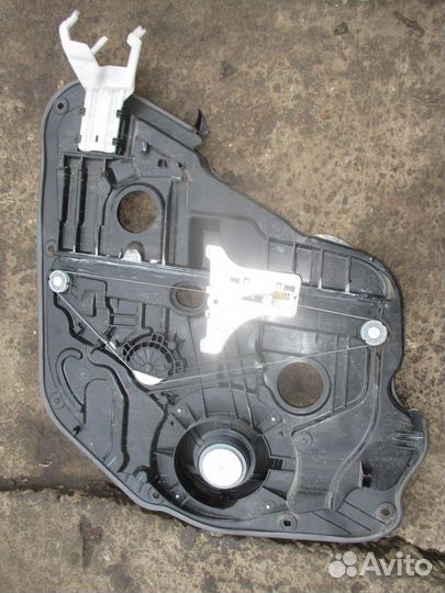 Стеклоподъемник электрический задний левый