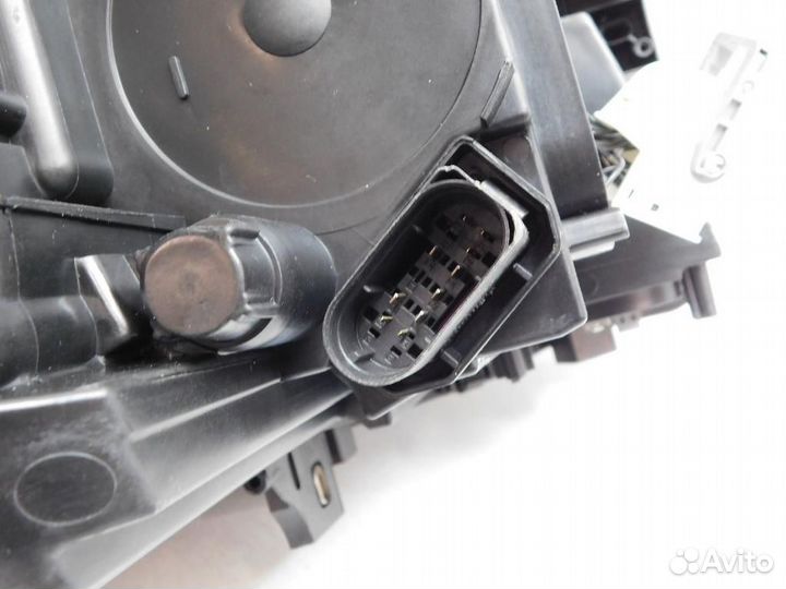 Фара левая Mercedes-Benz CLA-Class