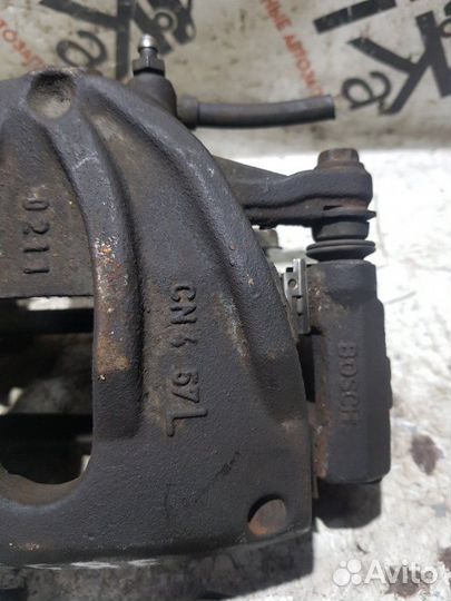 Суппорт передний левый Toyota Avensis AZT255W