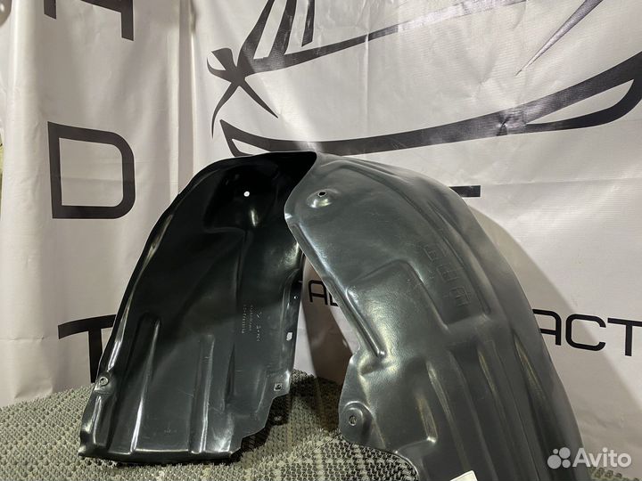 Подкрылок передний левый Toyota Camry 50