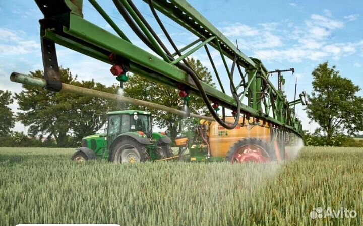 Тракторист на опрыскиватель