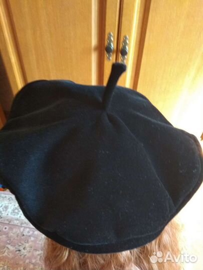 Берет бархатный с камнями