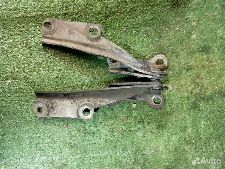 Петля капота левая правая mitsubishi carisma