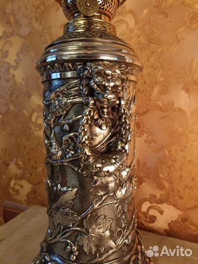 Старинная керосиновая лампа