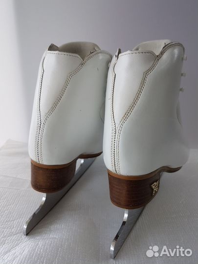 Фигурные коньки Risport Excellence 220