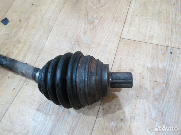 Привод левый Volkswagen Passat B6