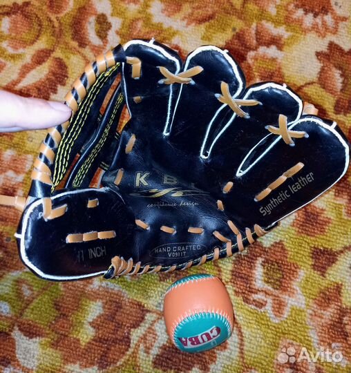 Бейсбольная перчатка + мяч