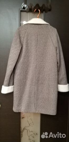 Пальто на девочку 42р