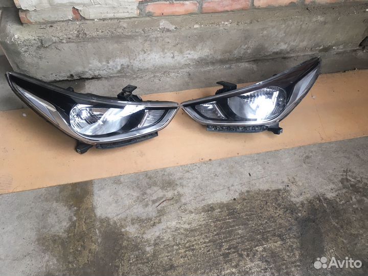 Hyundai салярис 2 Фары левая правая оригинал