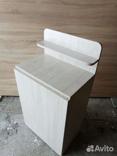 Маникюрный стол