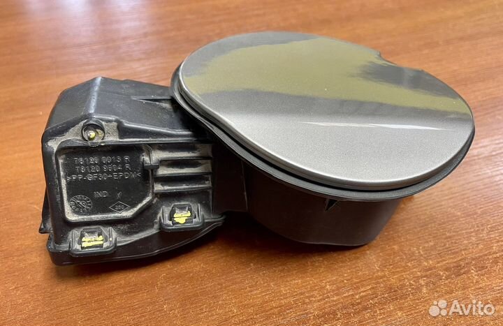 781200013R Renault Лючок бензобака