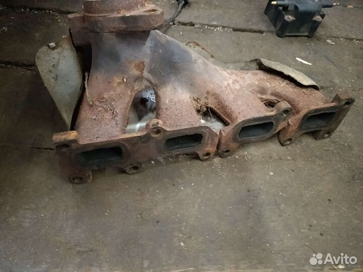 Коллектор выпускной на Волгу Крайслер