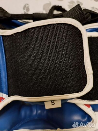 Шлем и перчатки для бокса