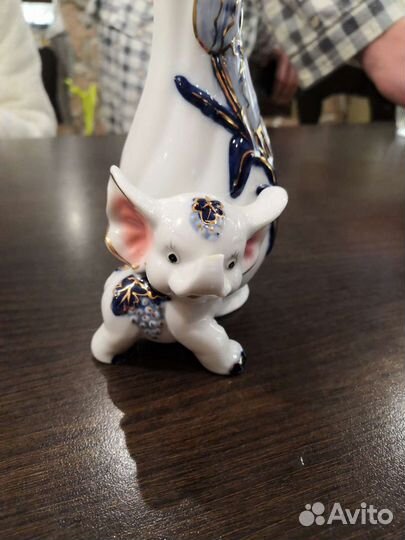 Ваза со слоном