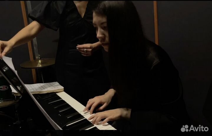 Репетитор по игре на фортепиано и синтезаторе