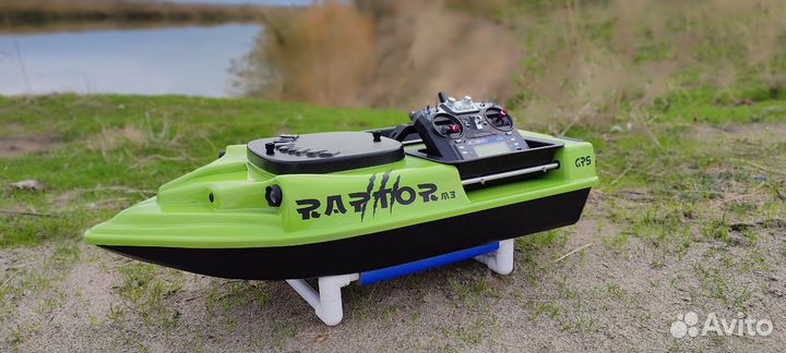 Прикормочный кораблик с gps