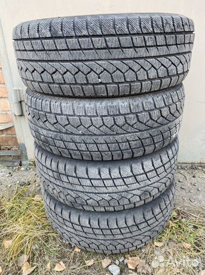 Toyo Winter Tranpath M2 215/65 R15 96Q