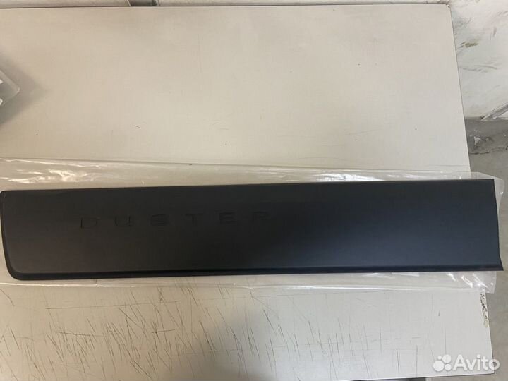 Накладка двери перед лев/duster 2G 8201740845