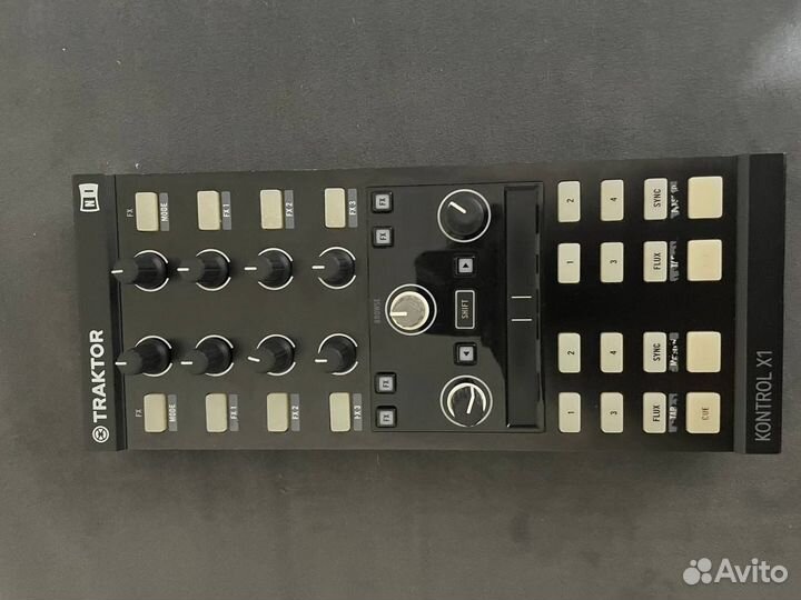 Dj контроллер Traktor Kontrol x1 mk2