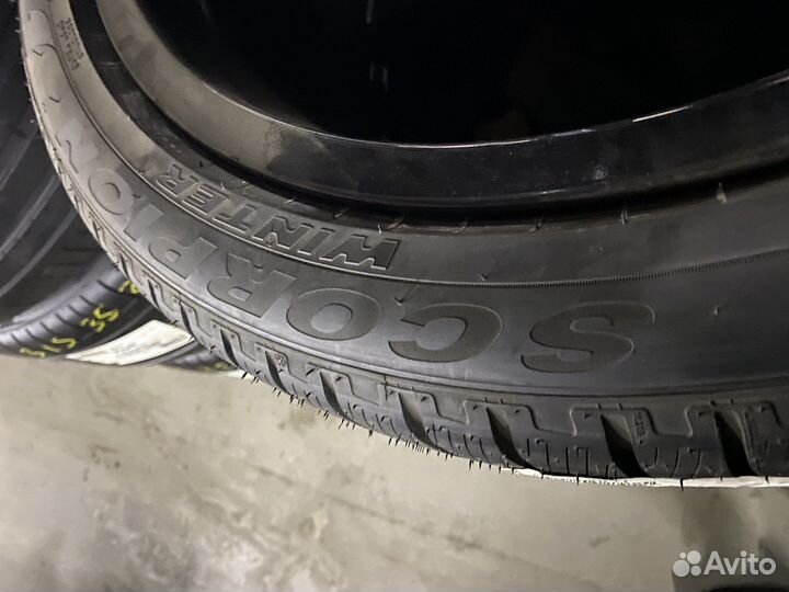 Pirelli Scorpion Winter 2 275/40 R22 и 315/35 R22 108V