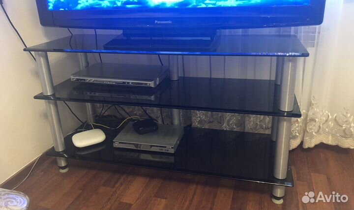 Стеклянная тумба под тв