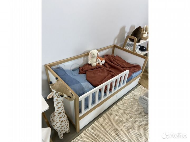 Кровать детская с бортиком из бука