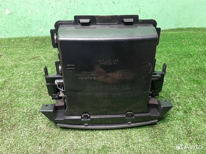 Ящик для мелочи Subaru Legacy/ Outback BM/B14 2010