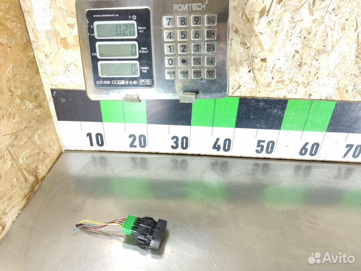 Кнопка центрального замка Renault Logan 2005 2014