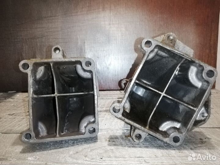 Кронштейн двигателя правый/левый Mercedes 271.860