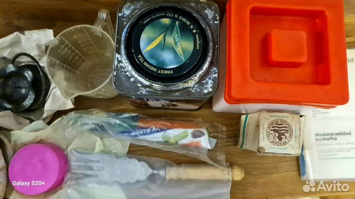 Утварь времен СССР коробкой