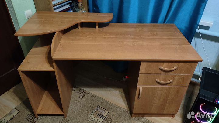 Компьютерный (письменный) стол