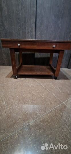 Передвижной столик