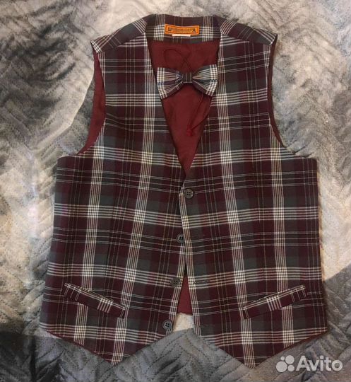 Жилет в клетку с бабочкой