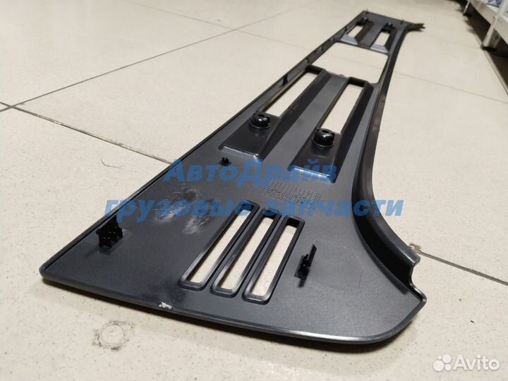 Решетка в бампер средняя Вольво Фмх